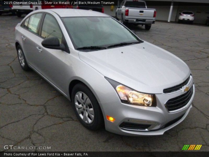 Front 3/4 View of 2015 Cruze LS
