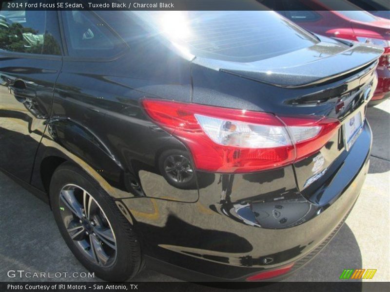 Tuxedo Black / Charcoal Black 2014 Ford Focus SE Sedan