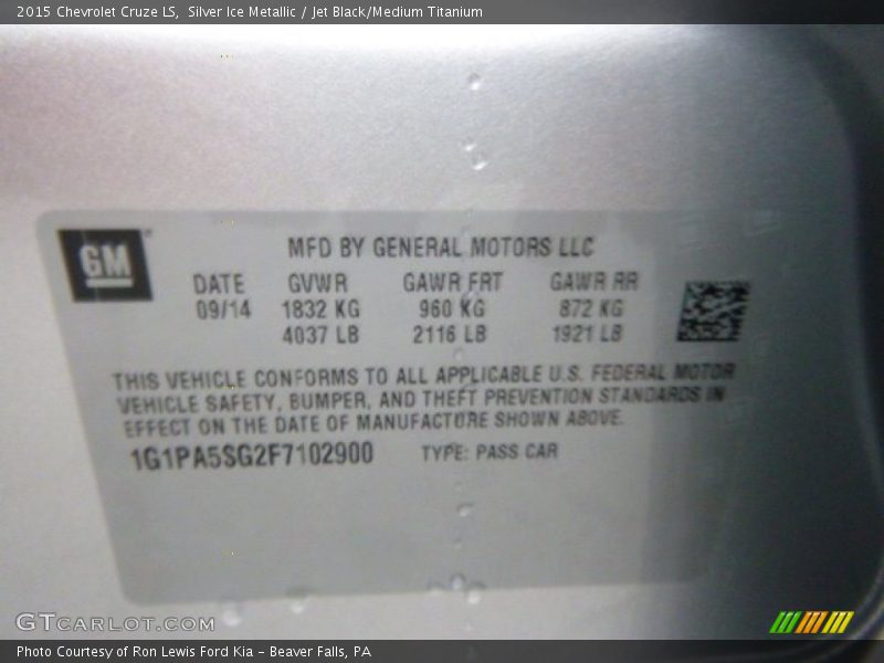 Silver Ice Metallic / Jet Black/Medium Titanium 2015 Chevrolet Cruze LS