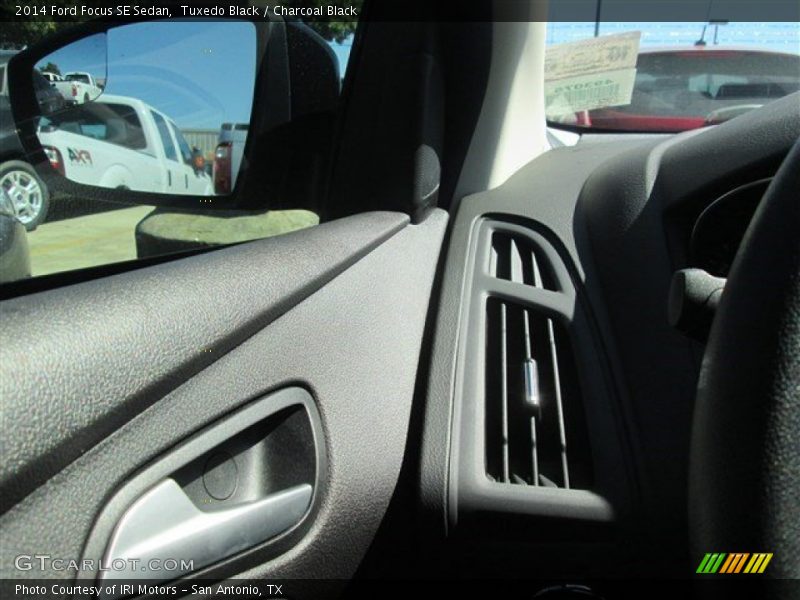 Tuxedo Black / Charcoal Black 2014 Ford Focus SE Sedan