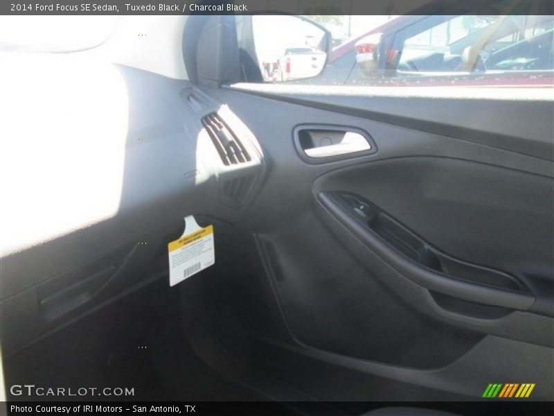 Tuxedo Black / Charcoal Black 2014 Ford Focus SE Sedan
