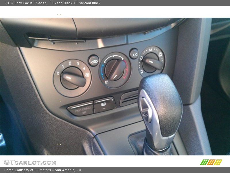 Tuxedo Black / Charcoal Black 2014 Ford Focus S Sedan