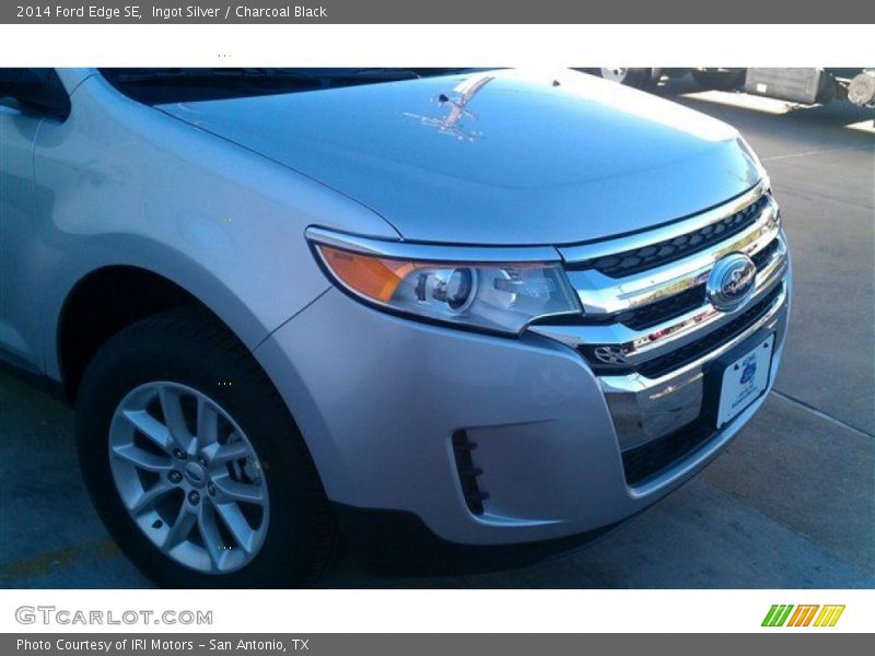 Ingot Silver / Charcoal Black 2014 Ford Edge SE