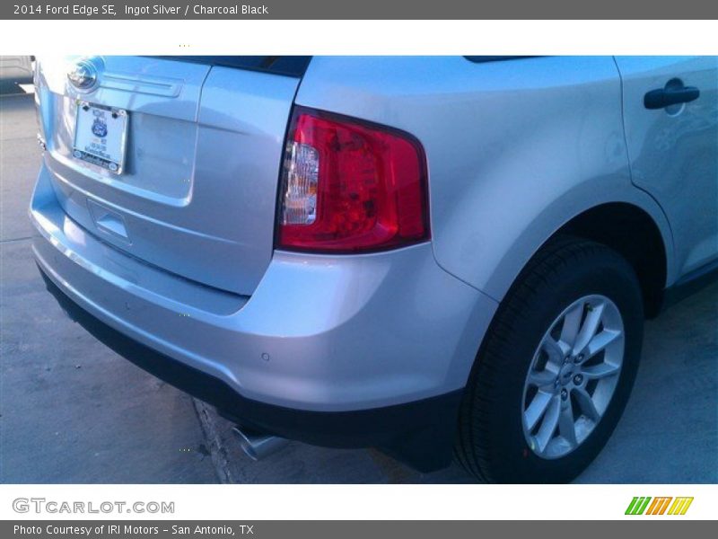 Ingot Silver / Charcoal Black 2014 Ford Edge SE
