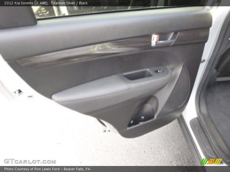 Titanium Silver / Black 2012 Kia Sorento LX AWD