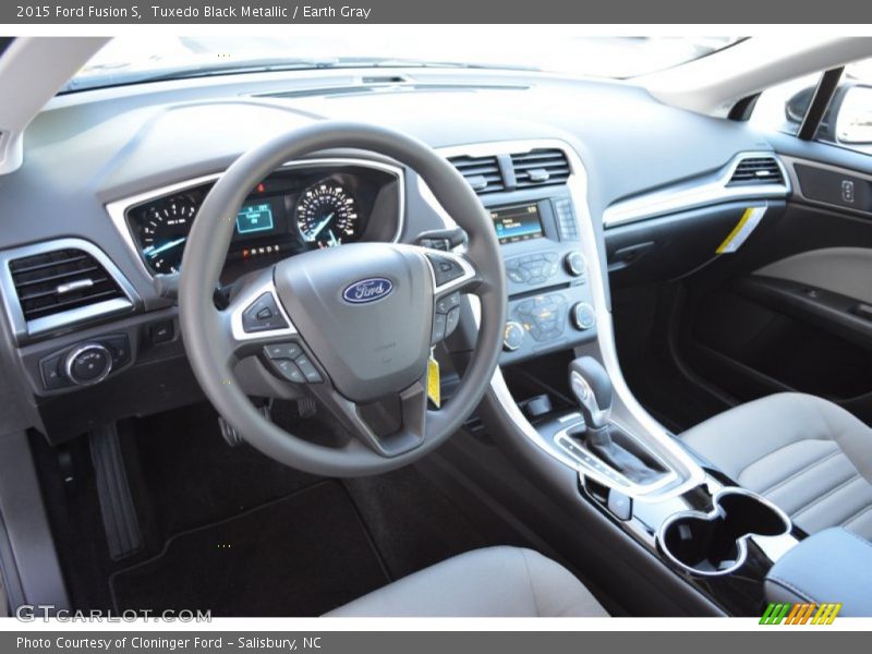 Tuxedo Black Metallic / Earth Gray 2015 Ford Fusion S