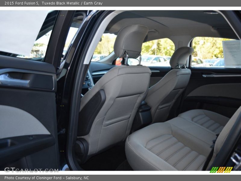 Tuxedo Black Metallic / Earth Gray 2015 Ford Fusion S