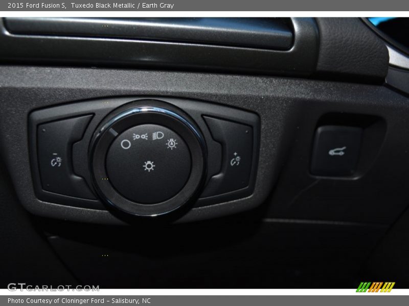 Tuxedo Black Metallic / Earth Gray 2015 Ford Fusion S