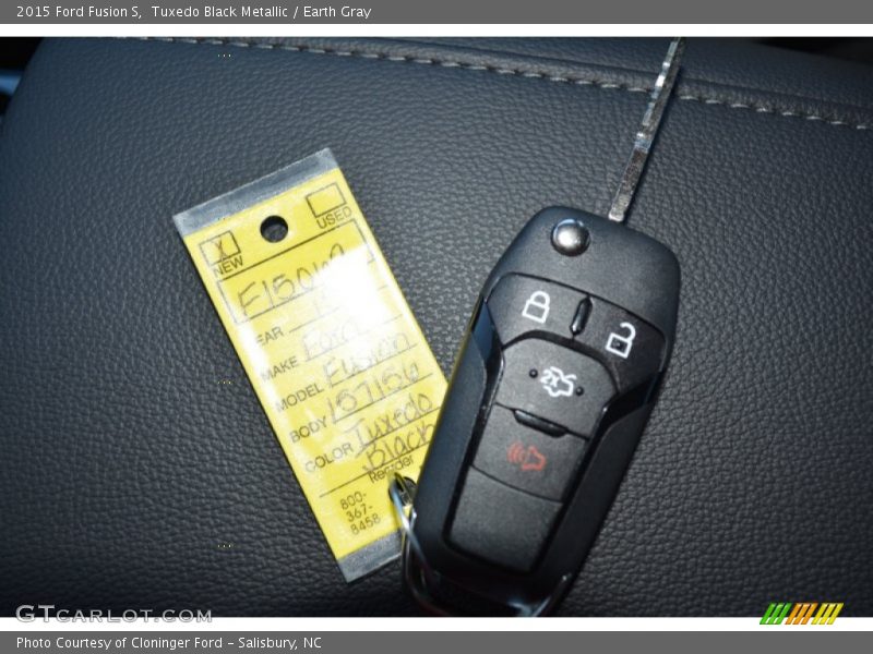 Tuxedo Black Metallic / Earth Gray 2015 Ford Fusion S