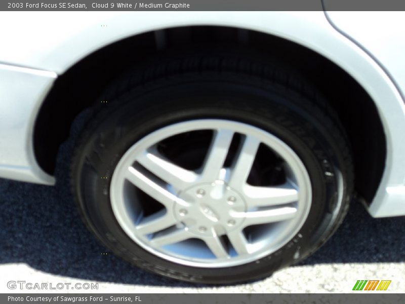 Cloud 9 White / Medium Graphite 2003 Ford Focus SE Sedan