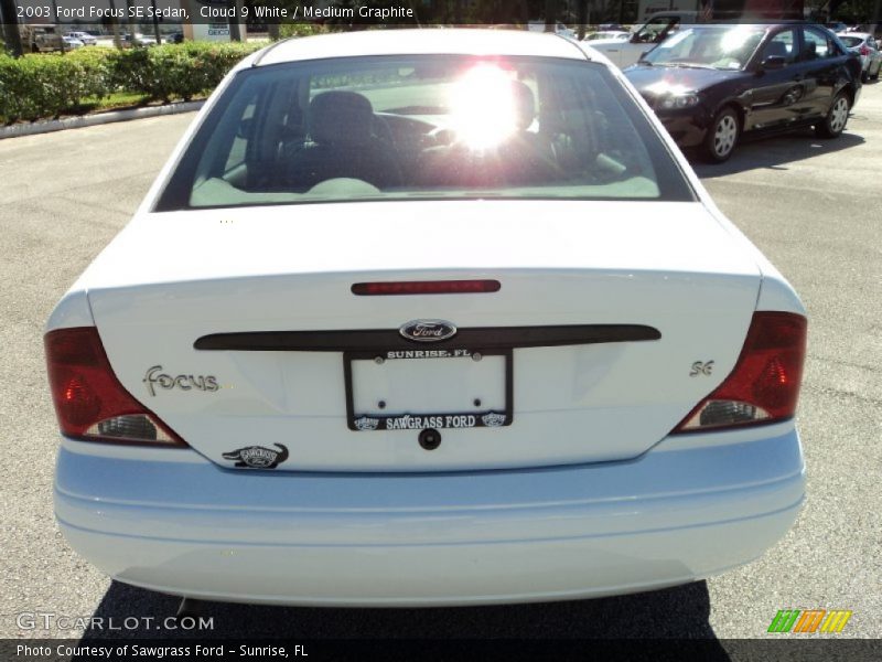 Cloud 9 White / Medium Graphite 2003 Ford Focus SE Sedan