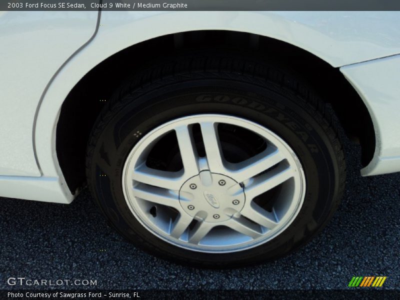 Cloud 9 White / Medium Graphite 2003 Ford Focus SE Sedan