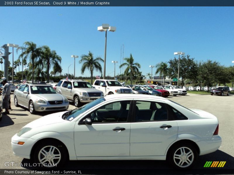 Cloud 9 White / Medium Graphite 2003 Ford Focus SE Sedan