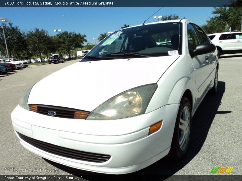 Cloud 9 White / Medium Graphite 2003 Ford Focus SE Sedan