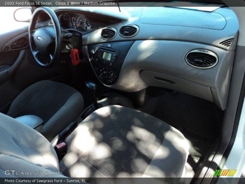 Cloud 9 White / Medium Graphite 2003 Ford Focus SE Sedan