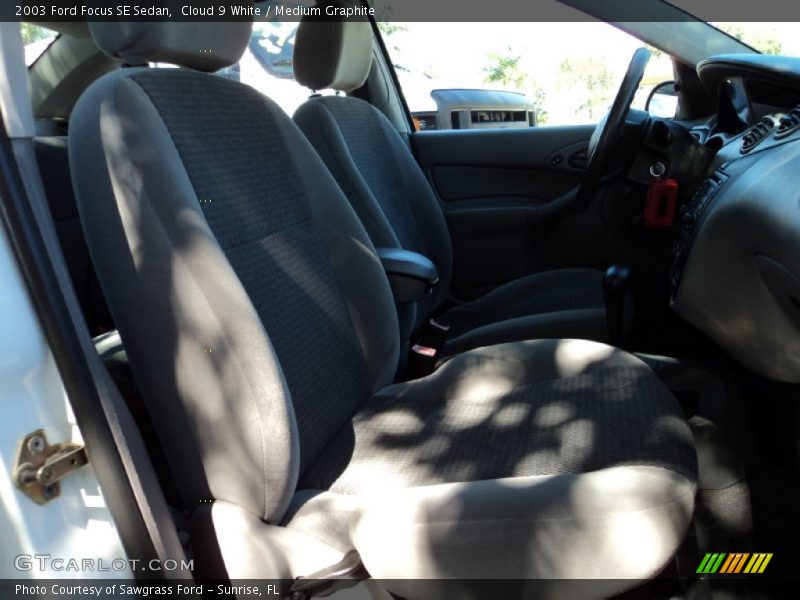 Cloud 9 White / Medium Graphite 2003 Ford Focus SE Sedan