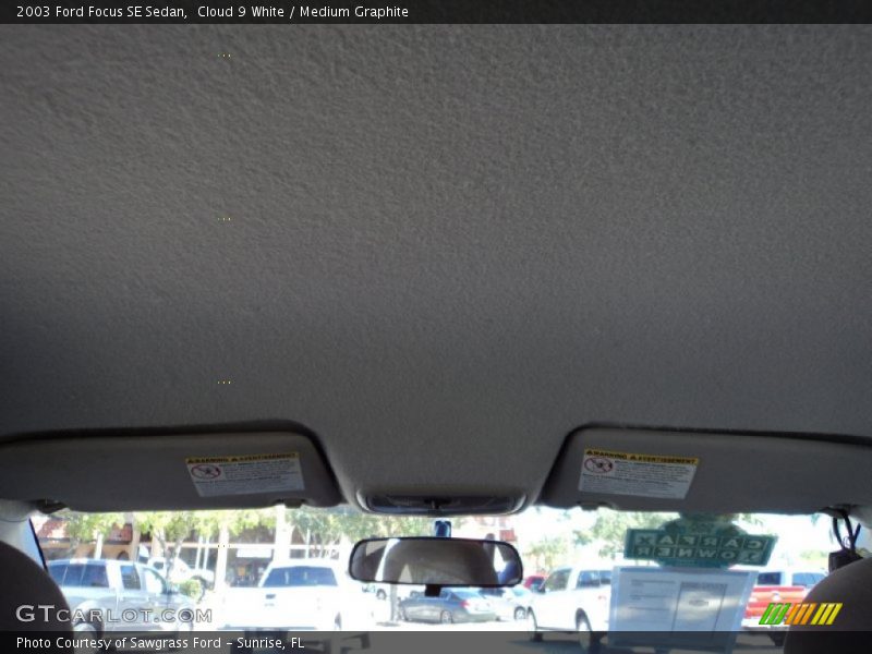 Cloud 9 White / Medium Graphite 2003 Ford Focus SE Sedan