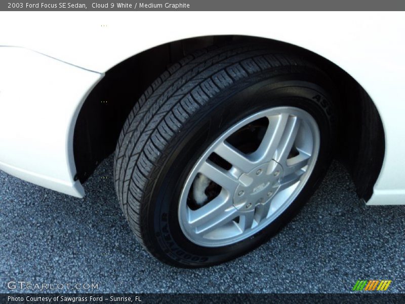 Cloud 9 White / Medium Graphite 2003 Ford Focus SE Sedan