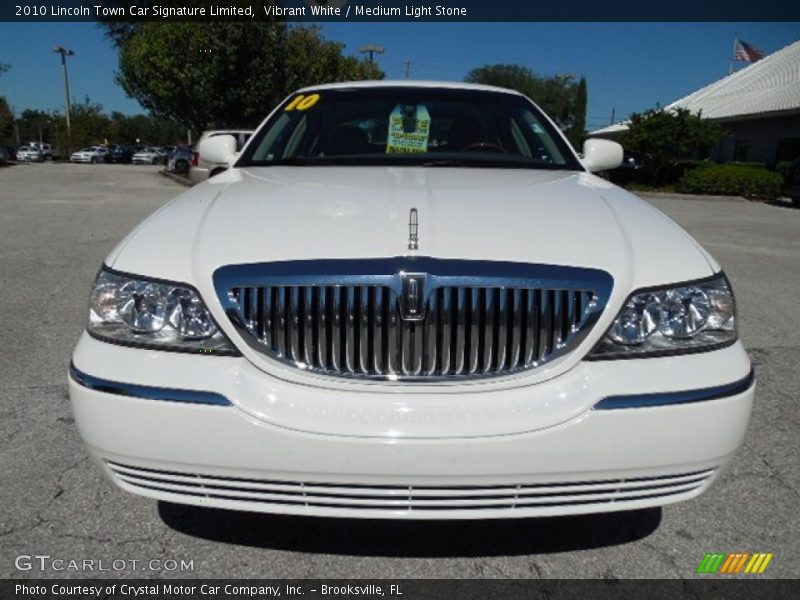 Vibrant White / Medium Light Stone 2010 Lincoln Town Car Signature Limited