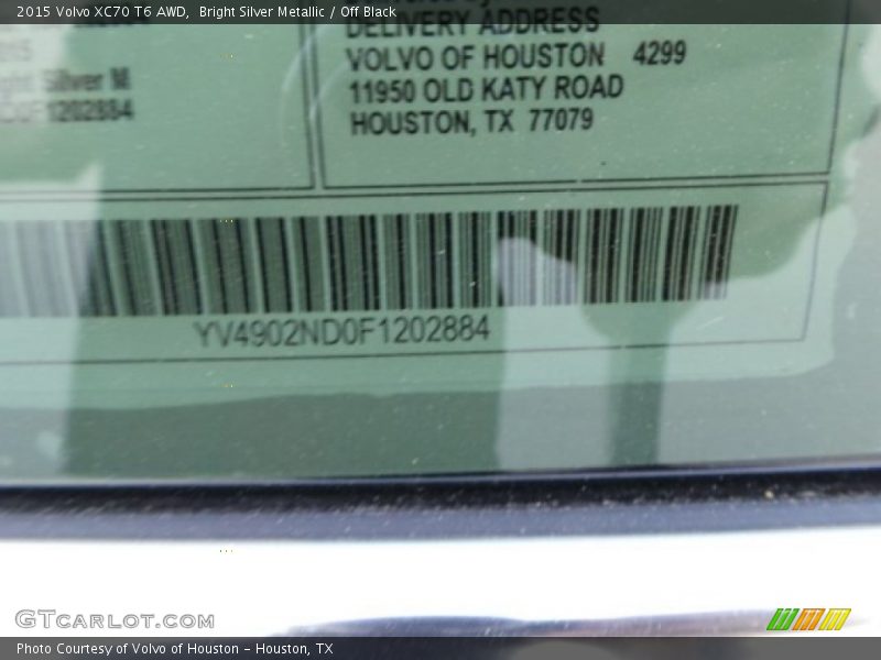 Bright Silver Metallic / Off Black 2015 Volvo XC70 T6 AWD