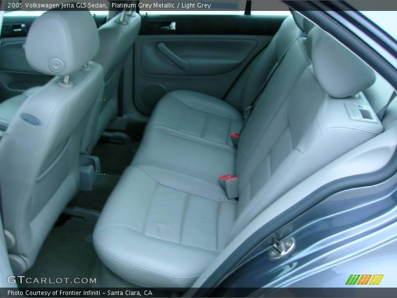 Platinum Grey Metallic / Light Grey 2005 Volkswagen Jetta GLS Sedan