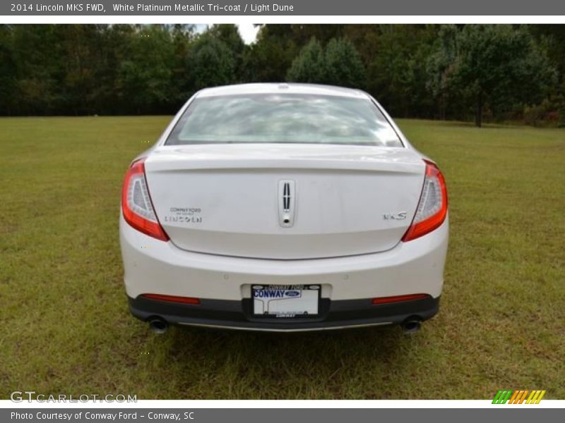 White Platinum Metallic Tri-coat / Light Dune 2014 Lincoln MKS FWD