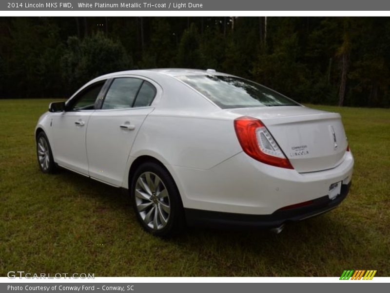 White Platinum Metallic Tri-coat / Light Dune 2014 Lincoln MKS FWD