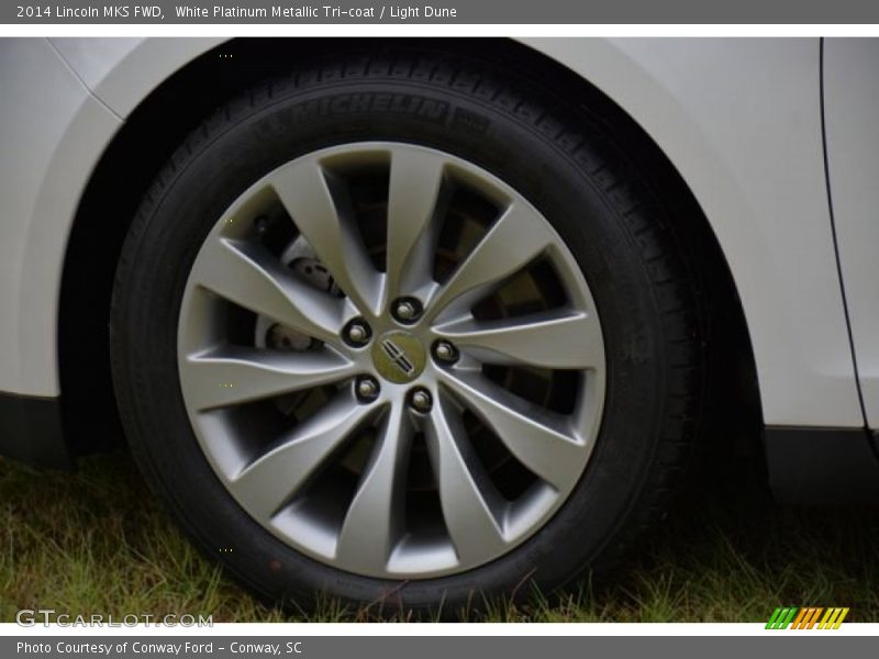 White Platinum Metallic Tri-coat / Light Dune 2014 Lincoln MKS FWD