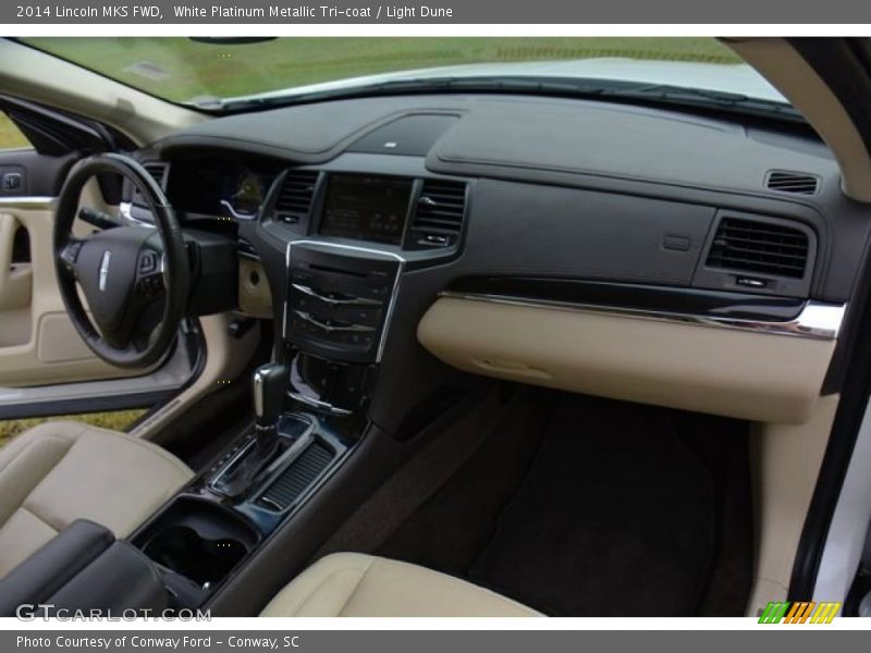 White Platinum Metallic Tri-coat / Light Dune 2014 Lincoln MKS FWD