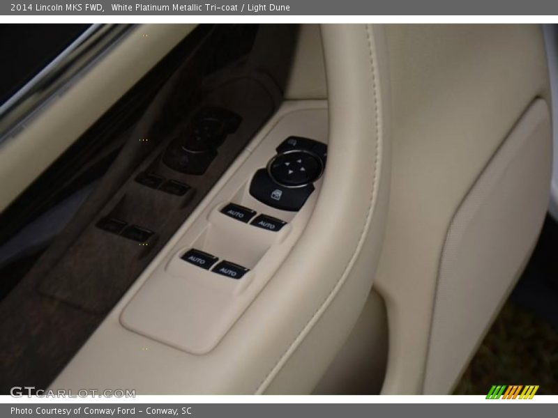 White Platinum Metallic Tri-coat / Light Dune 2014 Lincoln MKS FWD
