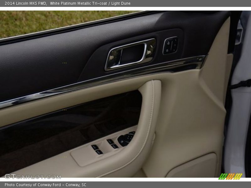 White Platinum Metallic Tri-coat / Light Dune 2014 Lincoln MKS FWD
