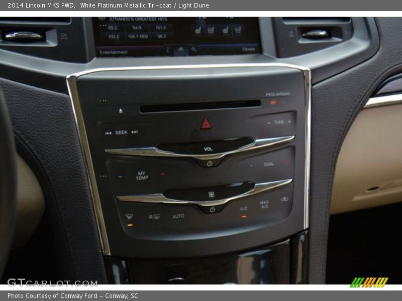 White Platinum Metallic Tri-coat / Light Dune 2014 Lincoln MKS FWD