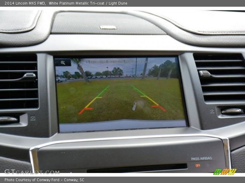 White Platinum Metallic Tri-coat / Light Dune 2014 Lincoln MKS FWD