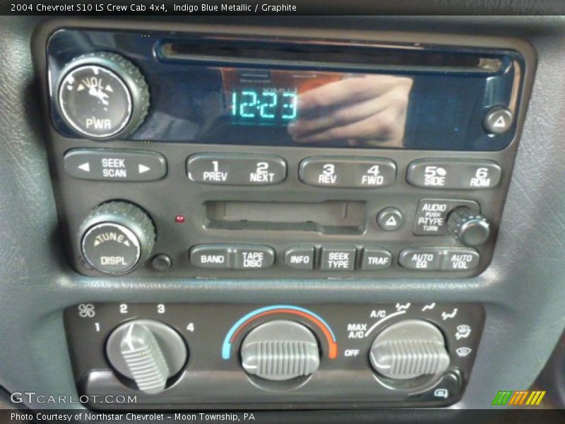 Indigo Blue Metallic / Graphite 2004 Chevrolet S10 LS Crew Cab 4x4