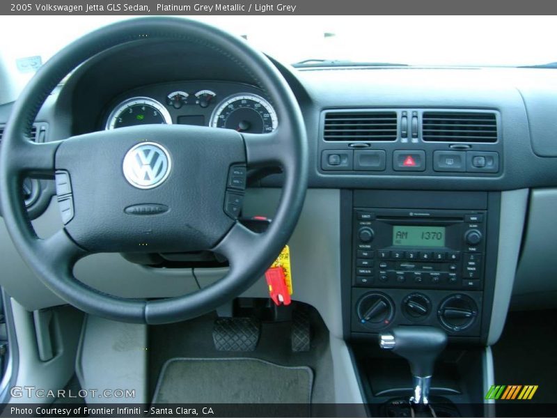 Platinum Grey Metallic / Light Grey 2005 Volkswagen Jetta GLS Sedan