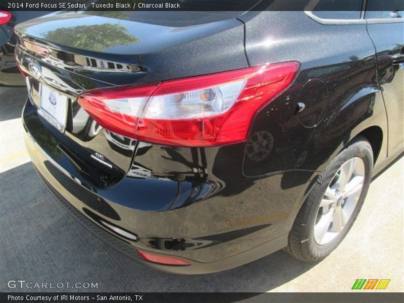 Tuxedo Black / Charcoal Black 2014 Ford Focus SE Sedan