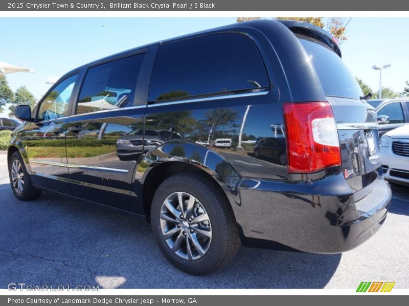 Brilliant Black Crystal Pearl / S Black 2015 Chrysler Town & Country S