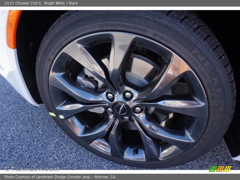 Bright White / Black 2015 Chrysler 200 S