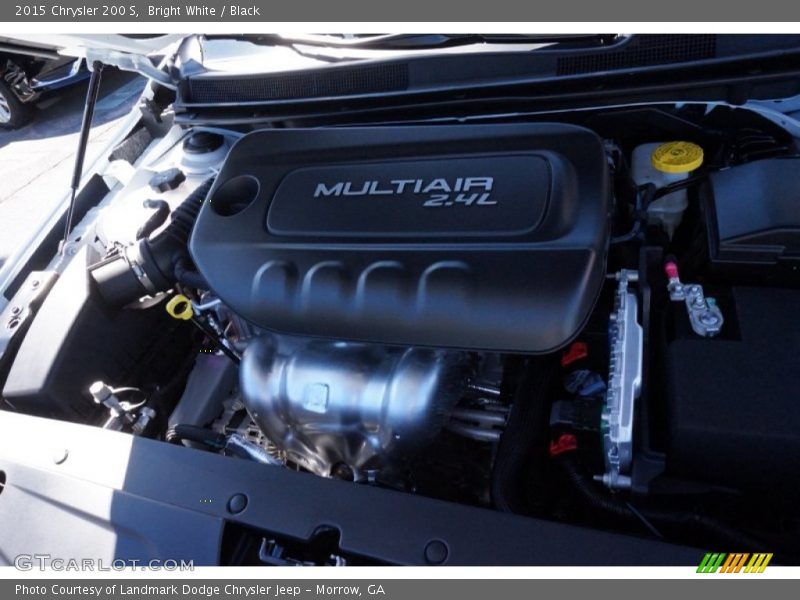 Bright White / Black 2015 Chrysler 200 S