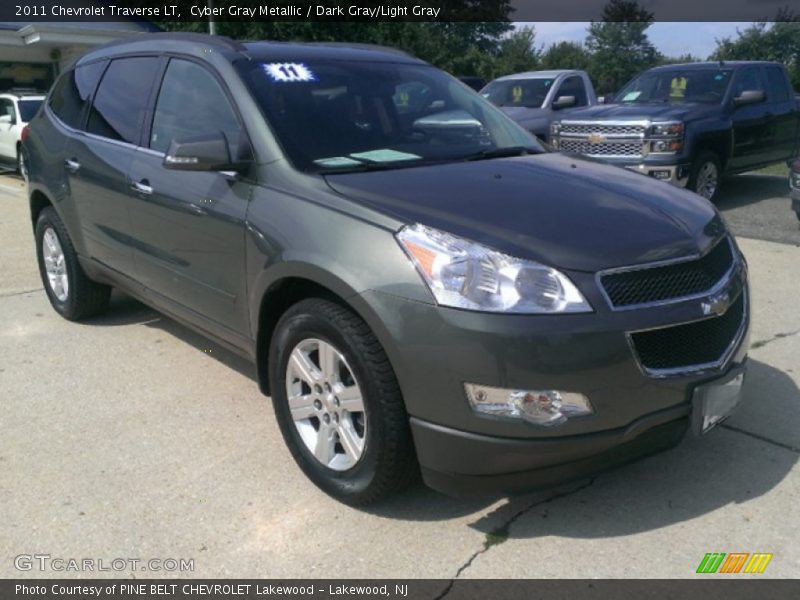 Front 3/4 View of 2011 Traverse LT