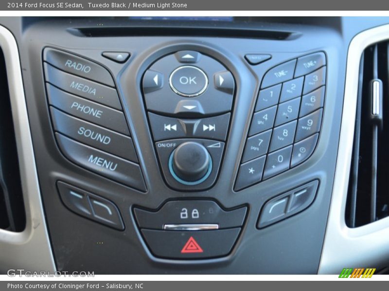 Tuxedo Black / Medium Light Stone 2014 Ford Focus SE Sedan