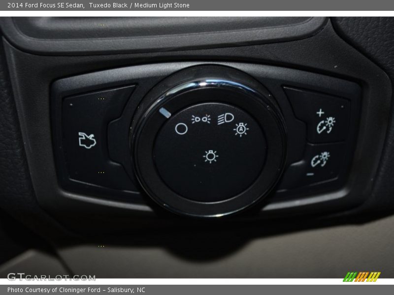 Tuxedo Black / Medium Light Stone 2014 Ford Focus SE Sedan