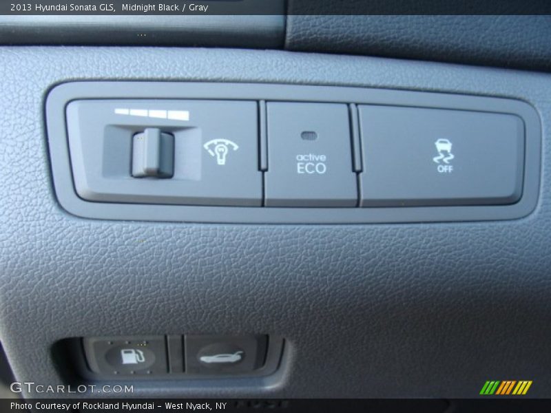 Midnight Black / Gray 2013 Hyundai Sonata GLS
