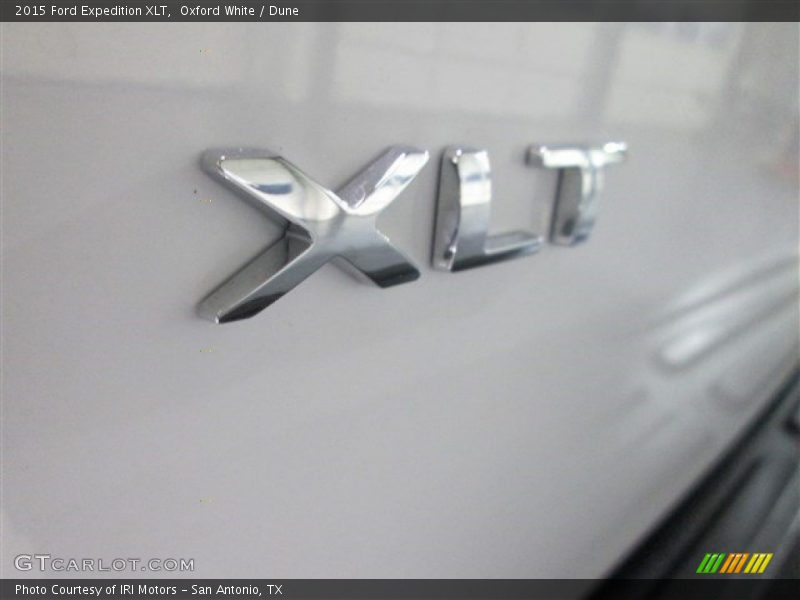 Oxford White / Dune 2015 Ford Expedition XLT