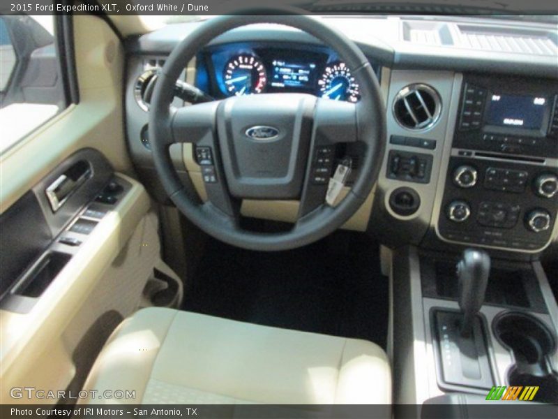 Oxford White / Dune 2015 Ford Expedition XLT