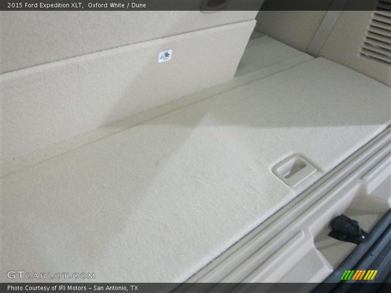 Oxford White / Dune 2015 Ford Expedition XLT