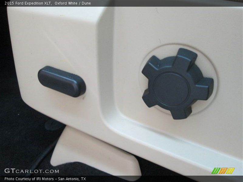 Oxford White / Dune 2015 Ford Expedition XLT