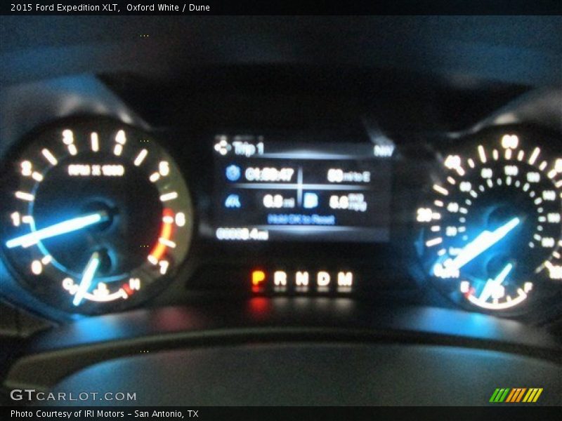 Oxford White / Dune 2015 Ford Expedition XLT