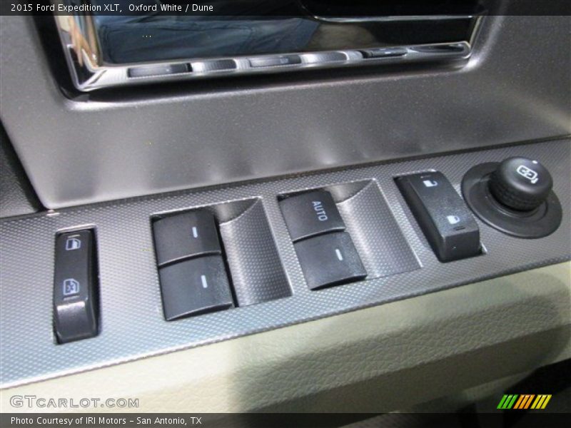 Oxford White / Dune 2015 Ford Expedition XLT