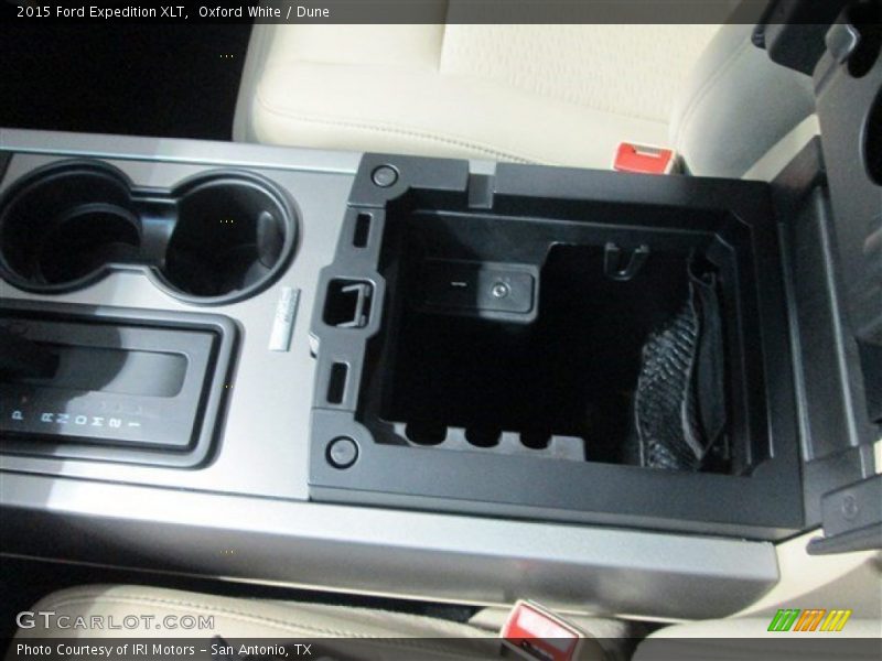 Oxford White / Dune 2015 Ford Expedition XLT